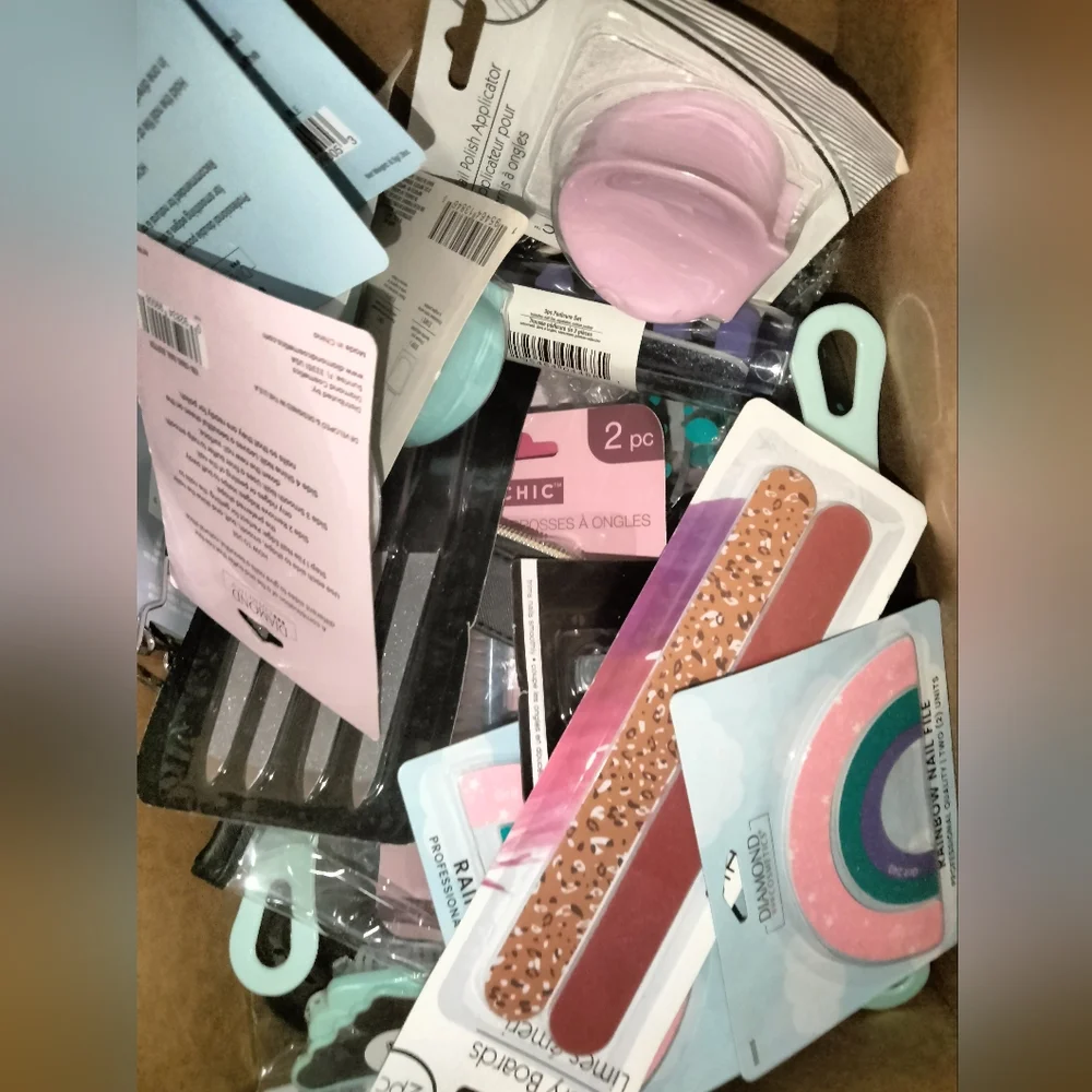 5LB Makeup, Self-care, Accessories Bundle NWT - Picture 3 of 4